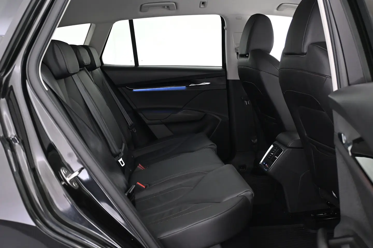 Car Image - mVZmOWxt2wRH9USVKfZW9