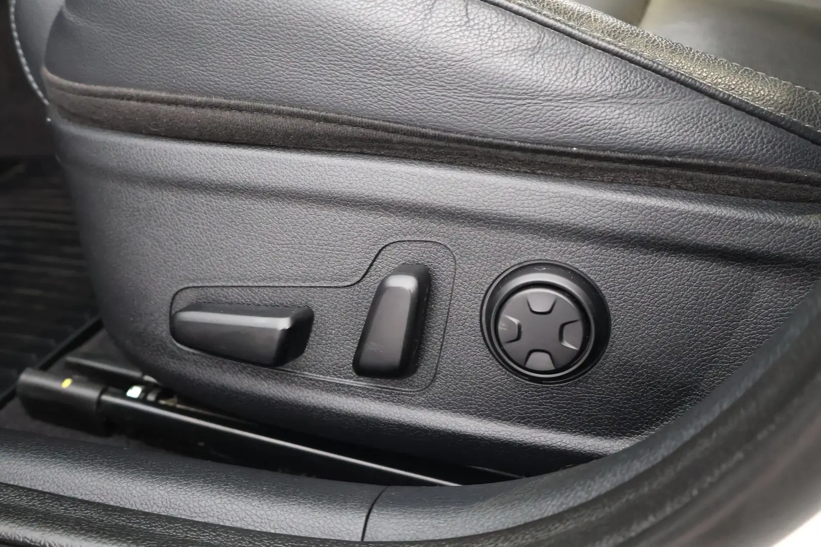 Car Image - 3Nnq1lwnS3l5zAJZ5hVF5v