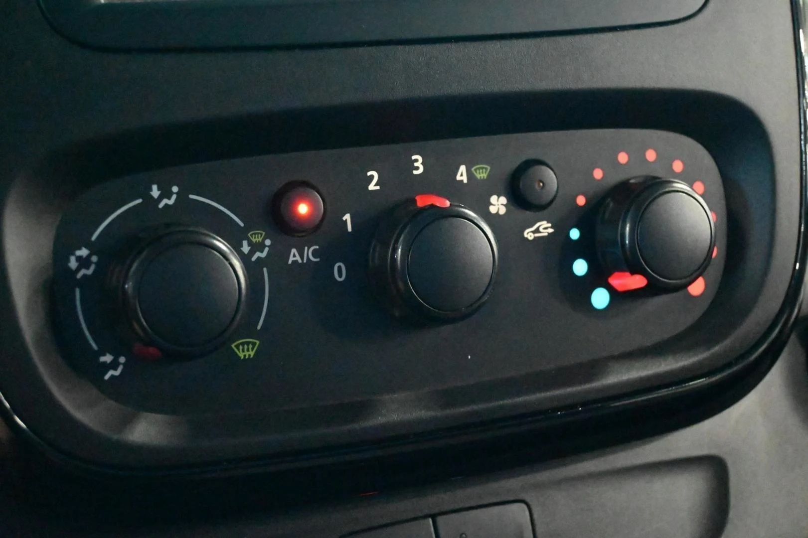 Car Image - 4qhEZQ710CPyITQjn7afU1