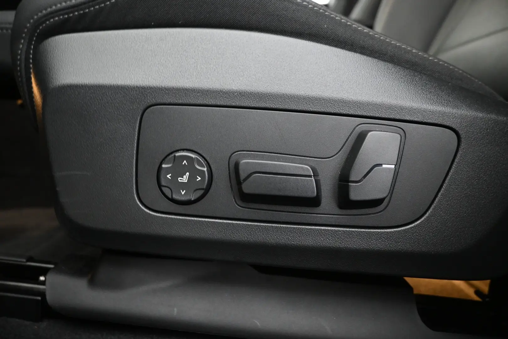 Car Image - 3bcGvISvVHYQBIe66AgypP