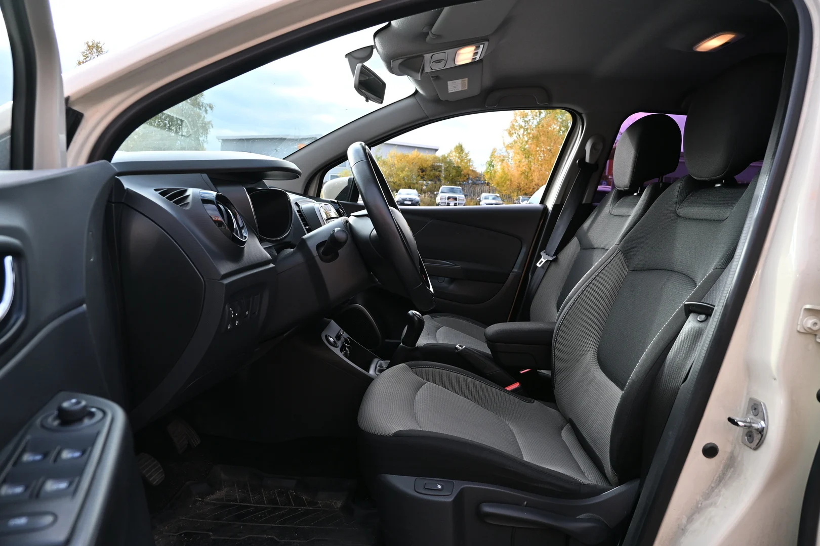 Car Image - 2jmziFNRLBVYij55GXqKK3