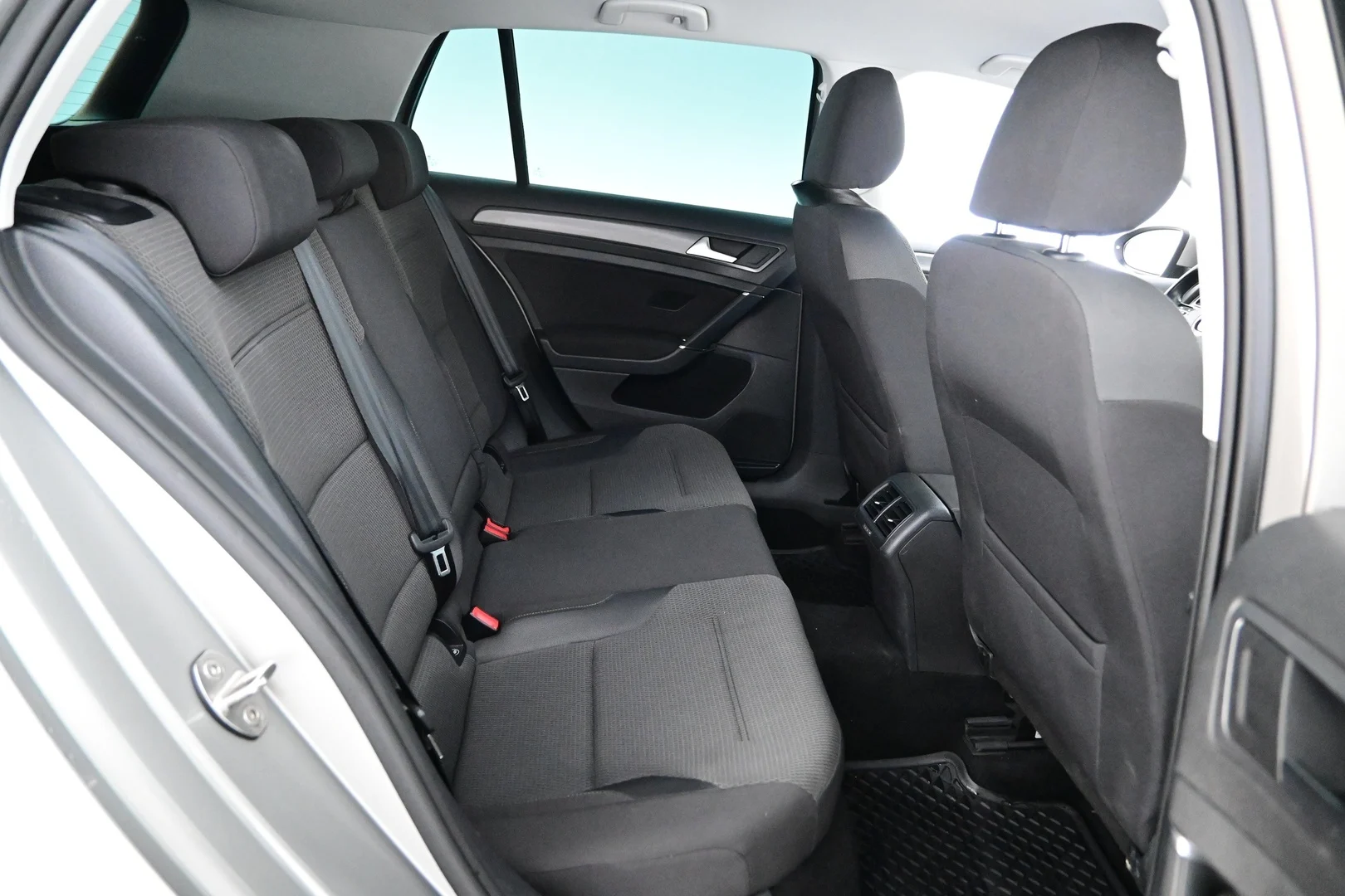 Car Image - 3zkl2YN49RloC7JpppZoIo