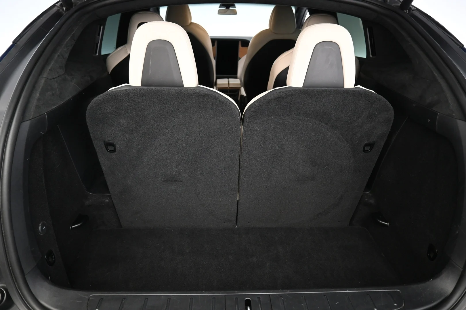 Car Image - ChJHyhUTw0z3gD7FAa0dA
