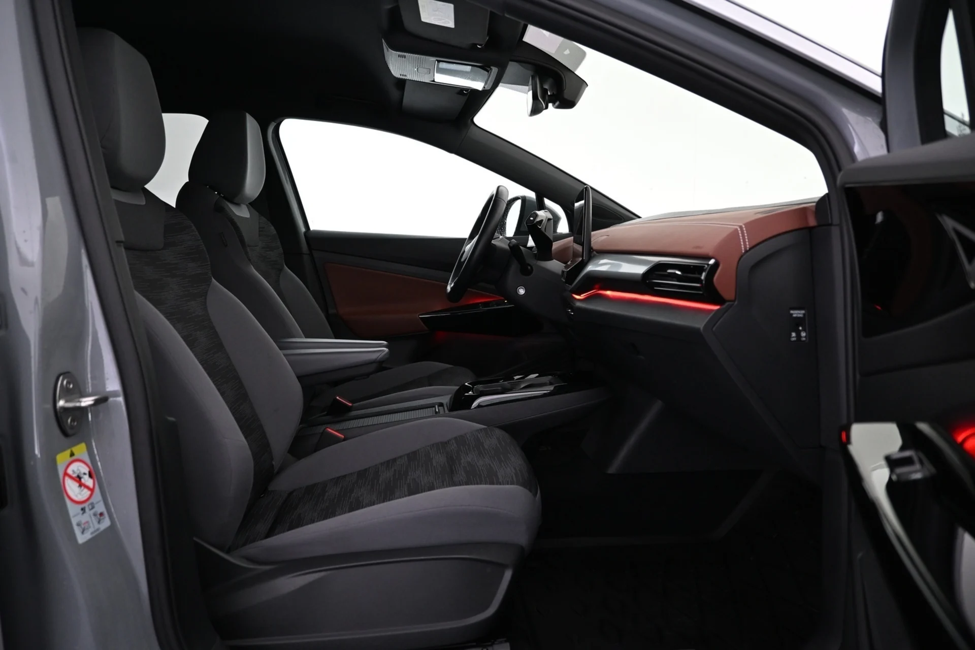 Car Image - 6Ho2rpKLqk6YXlwO8FEEji