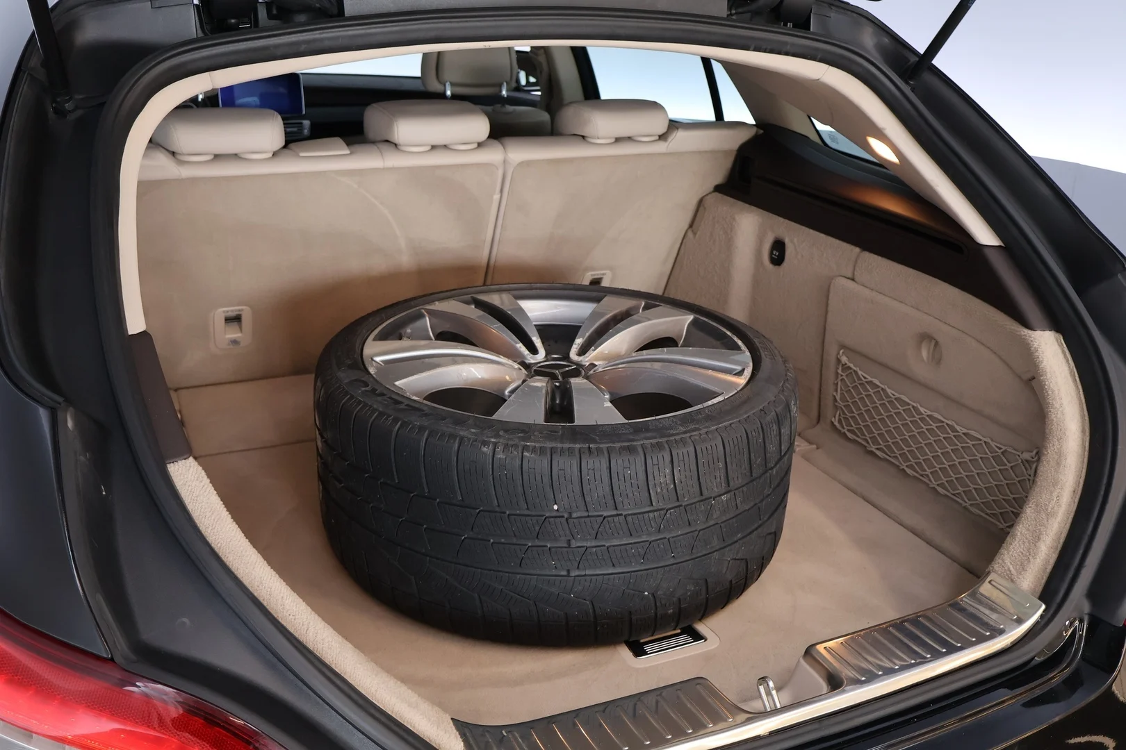 Car Image - 6u8XPSLxIgo8m12XZT656E