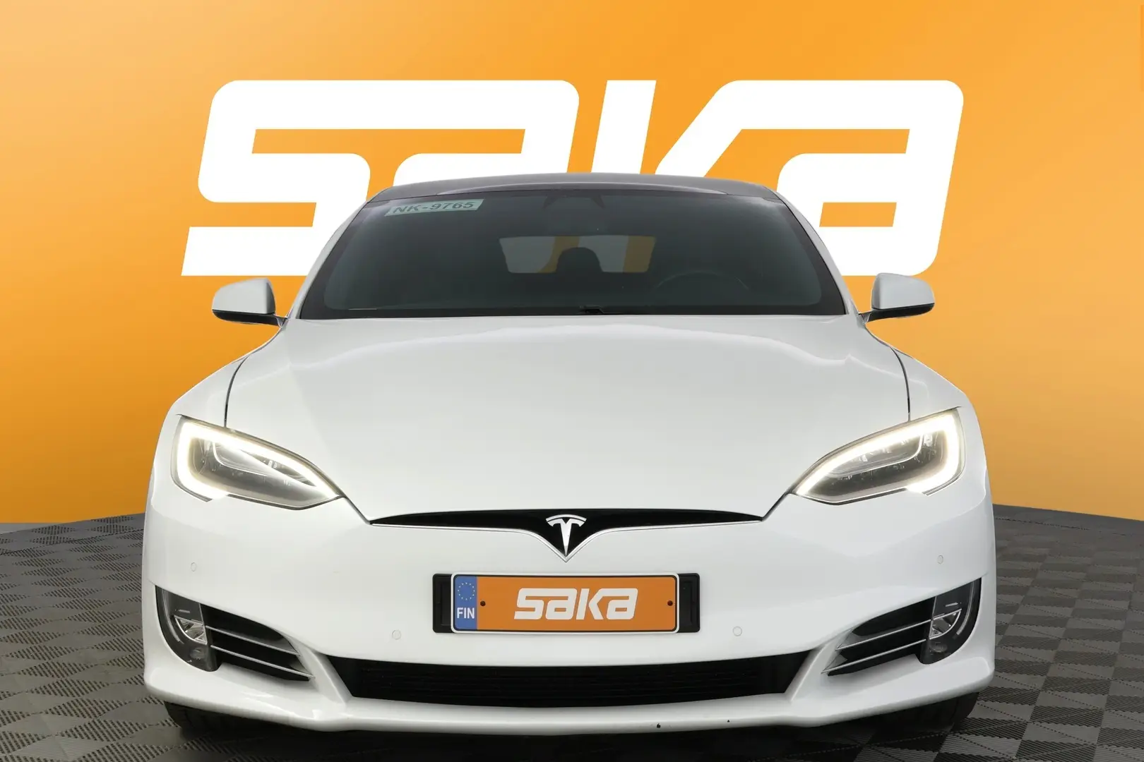 Car Image - F6kS5F6dpENu6hrT5CmWn