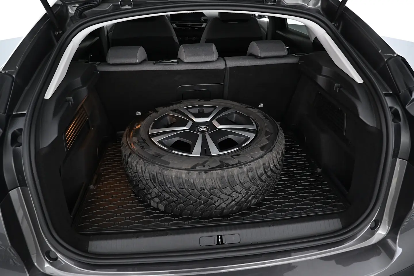 Car Image - 7fsb9FUQ3vSwmho0RvmZ9