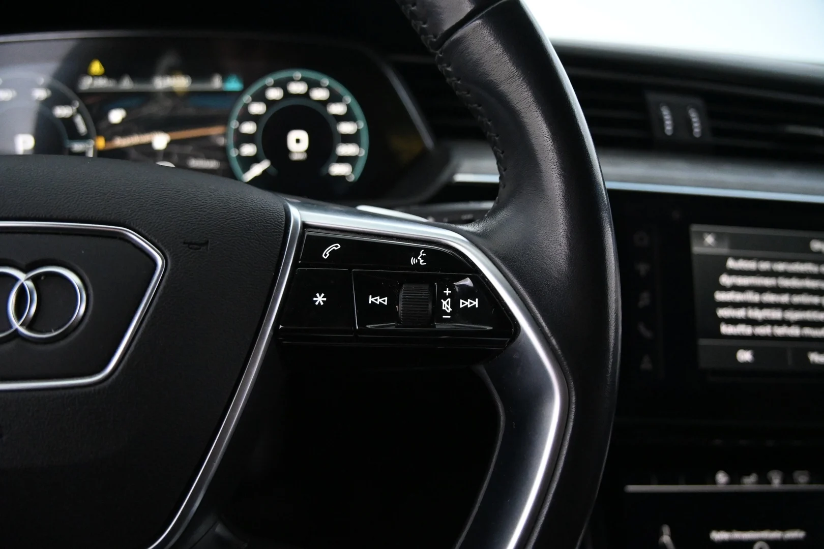 Car Image - 79pnkgPbSCuFjb7g3yoYBN