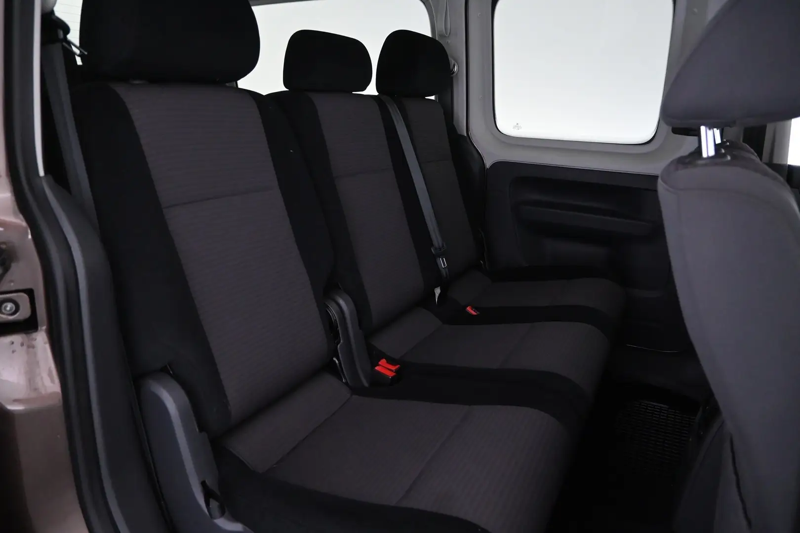 Car Image - 1unHPDNsxmN1rEOvULv3hI