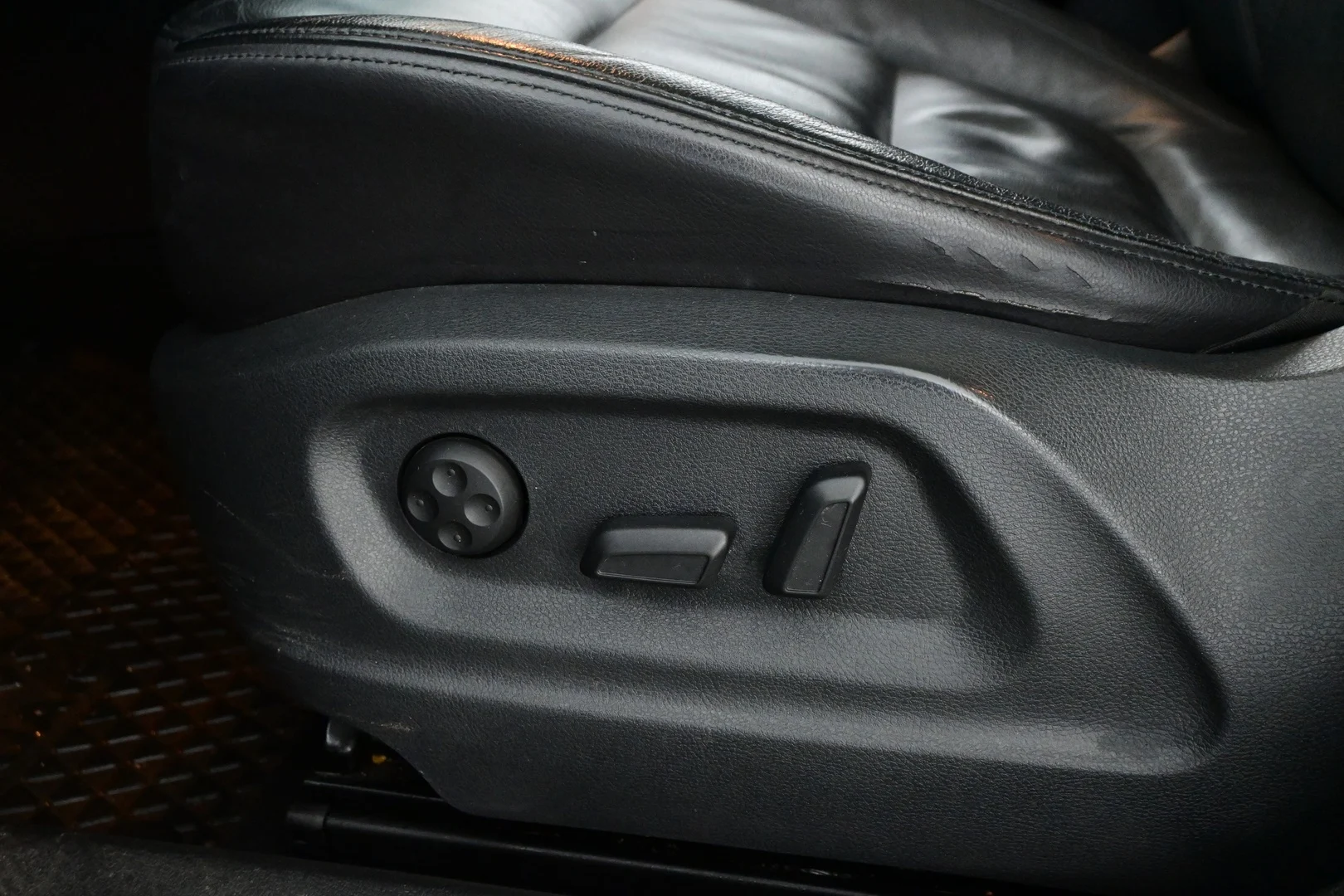 Car Image - Y6PVhPx4tZ4diMNYaqIQo