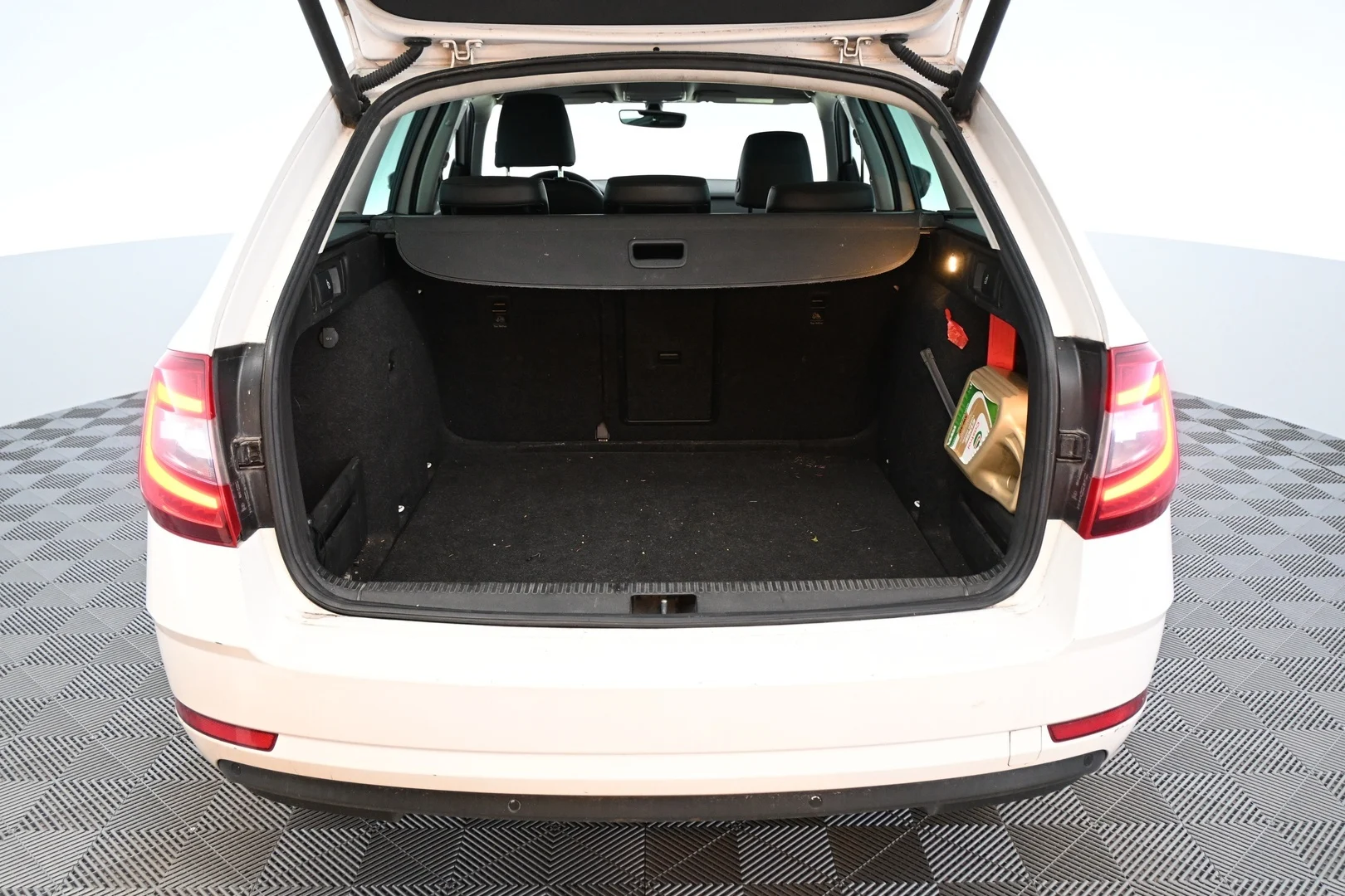 Car Image - 50EQEDXFcQ3FO7Pyec16pv