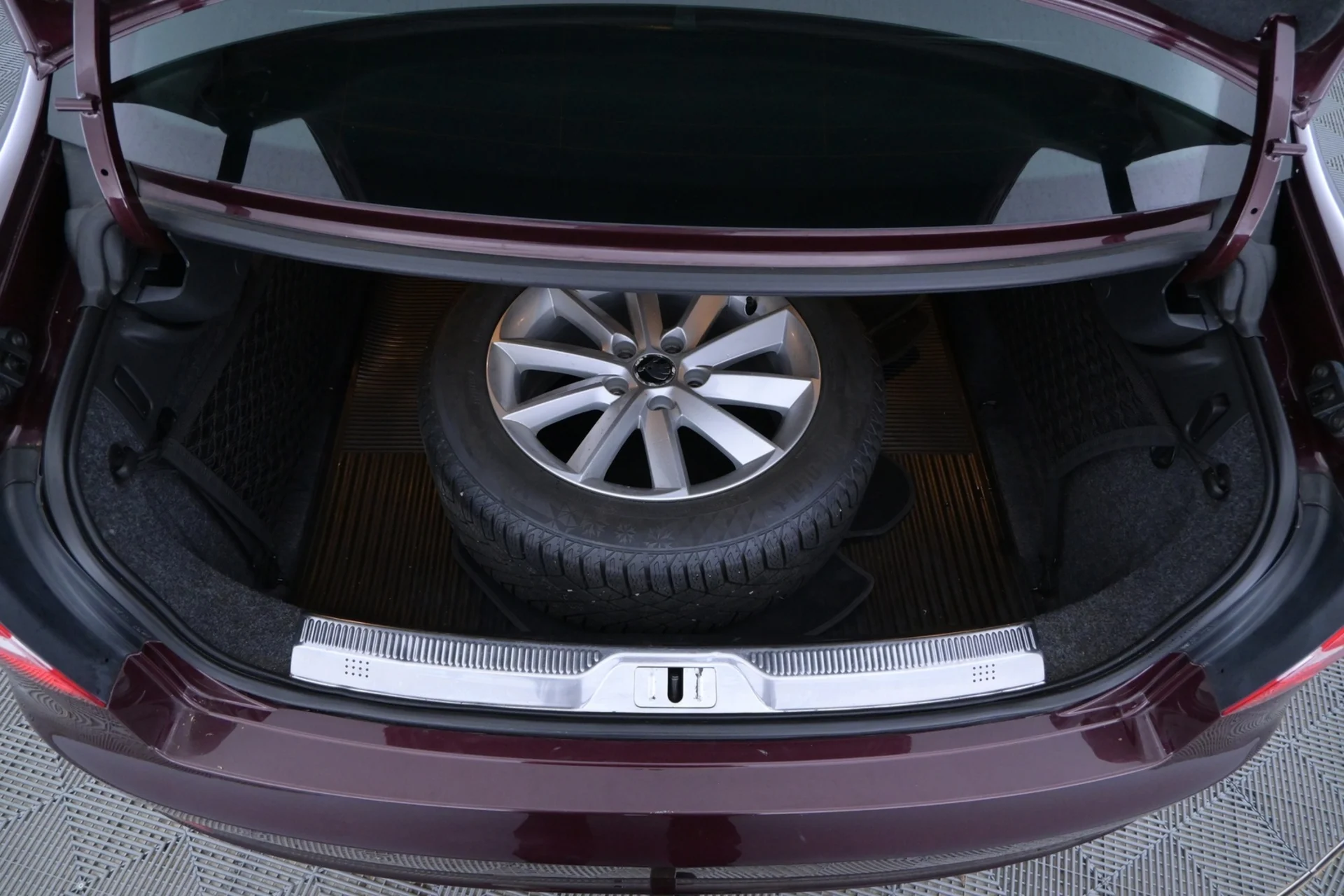 Car Image - 2l4oCtjPblXcC3G3tZ9J1y