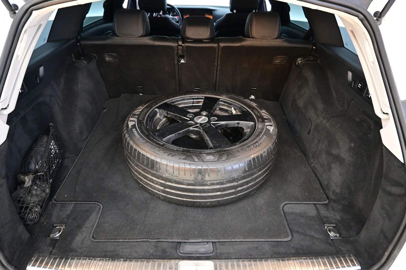 Car Image - 3xeR8YJHKH1umrGqUQjsUz
