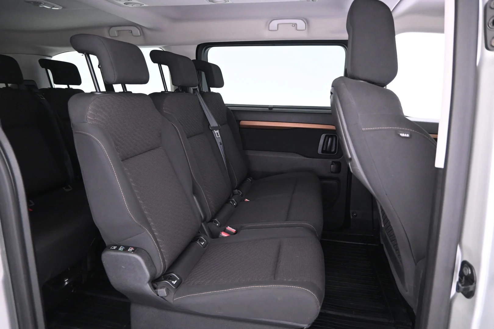 Car Image - 21uC8C11efLx47yy3pnDQ5