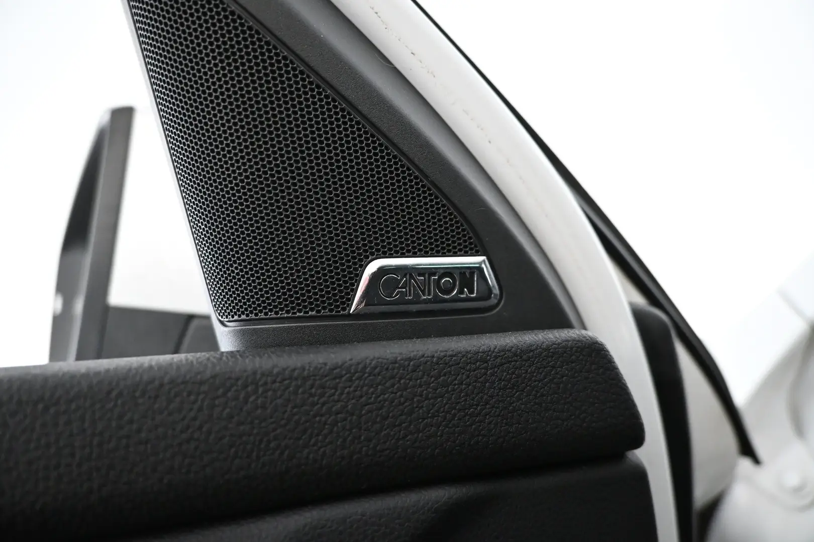 Car Image - 4E8UZeSECFeKmjN55c1yDm