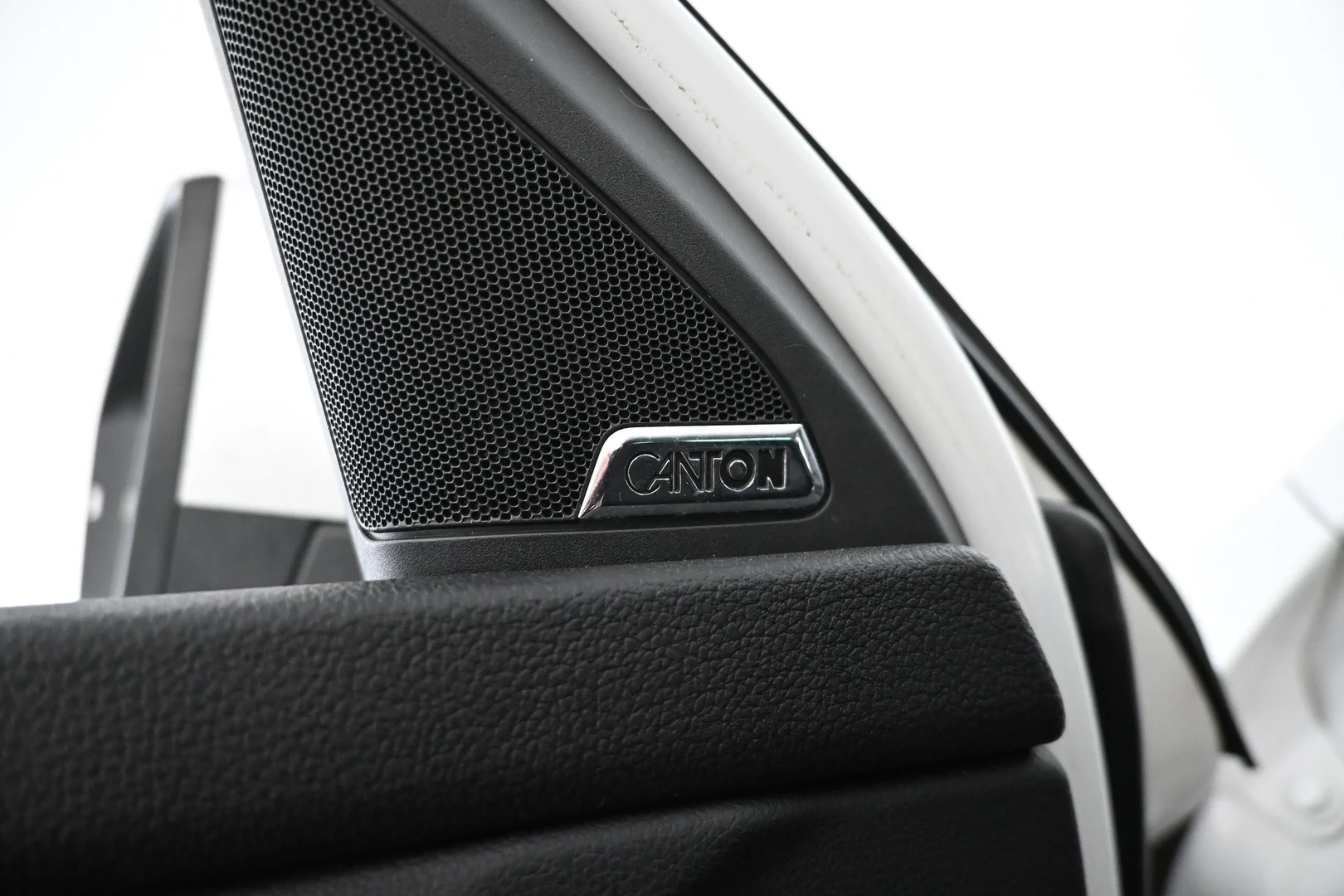 Car Image - 4E8UZeSECFeKmjN55c1yDm