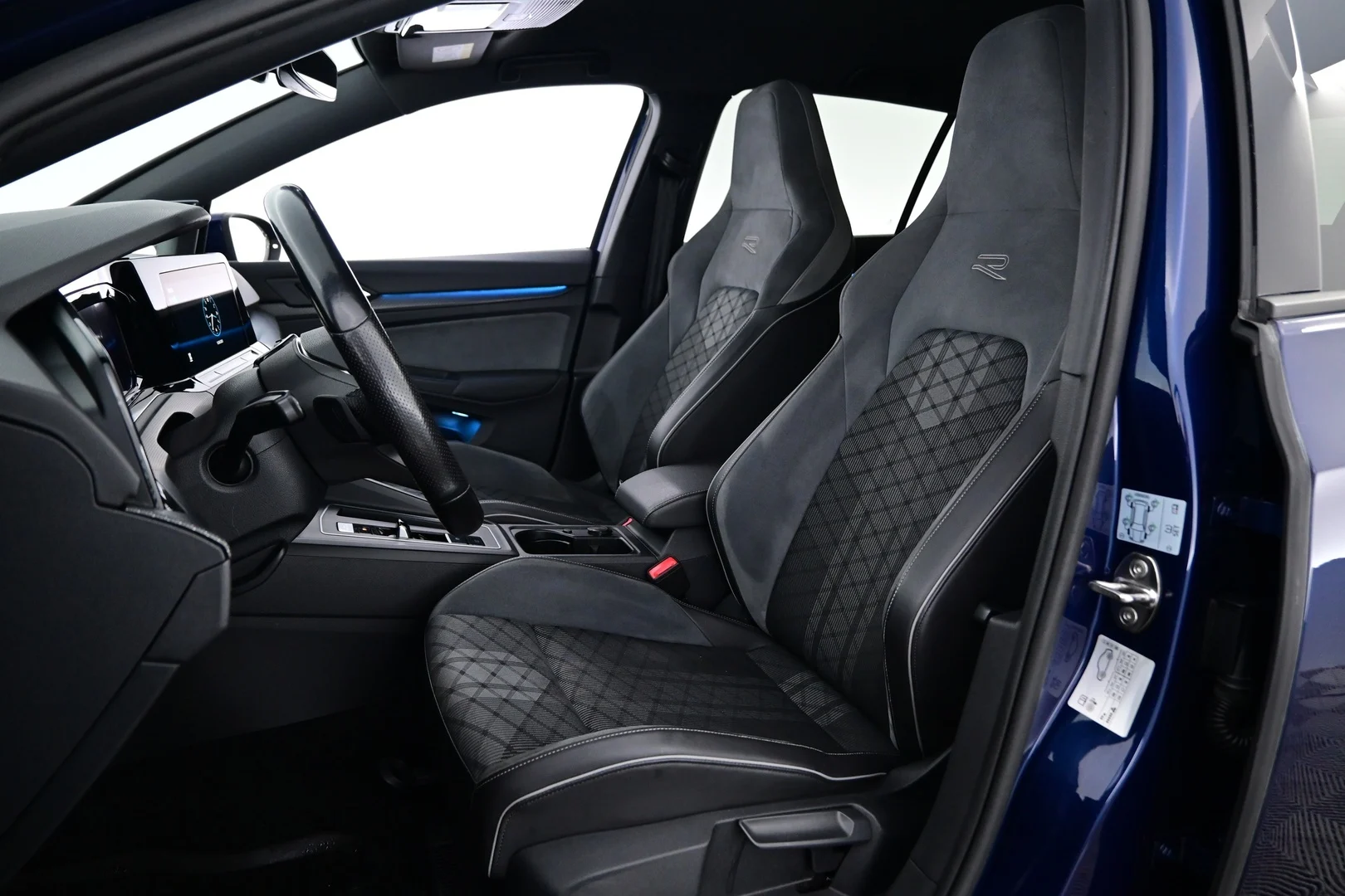 Car Image - 4cHKtE7hiRzsqXT4Dq0oZe