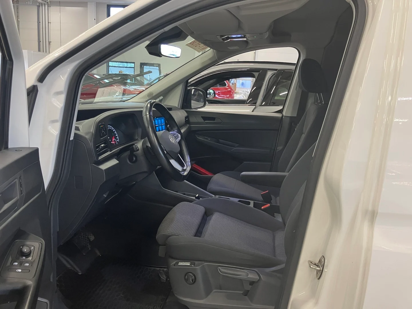 Car Image - 6lBYe9phoVmK3UWK1j0pR7