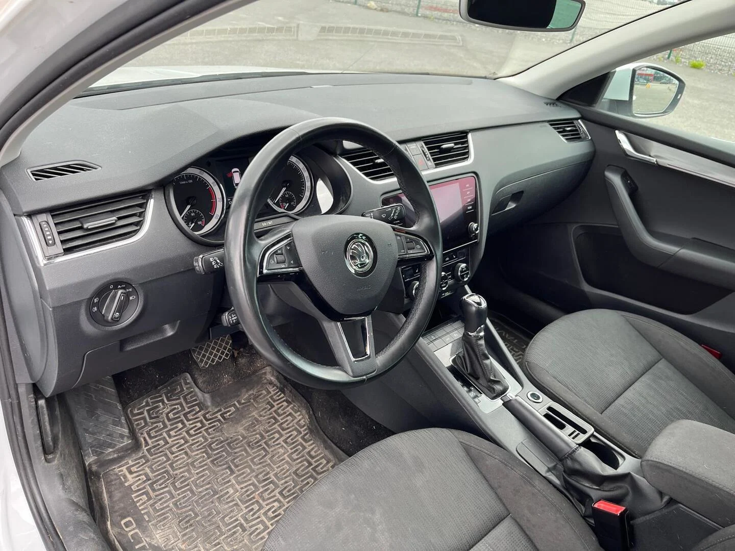 Car Image - 4VtGRrwh5QSIPAjBgdXQWH