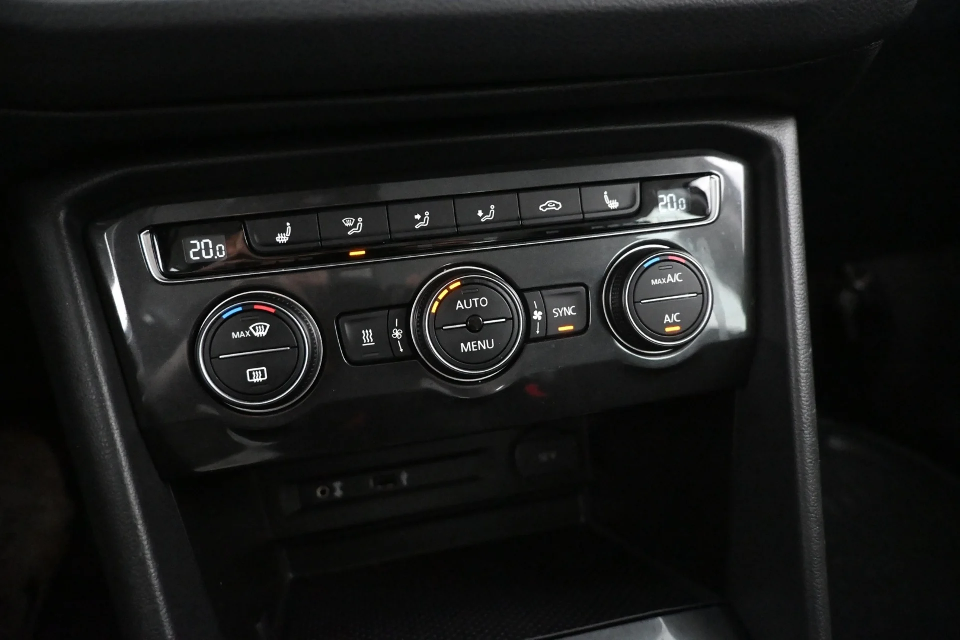 Car Image - 4QMIedHFe9Wum9YnjI5J9G