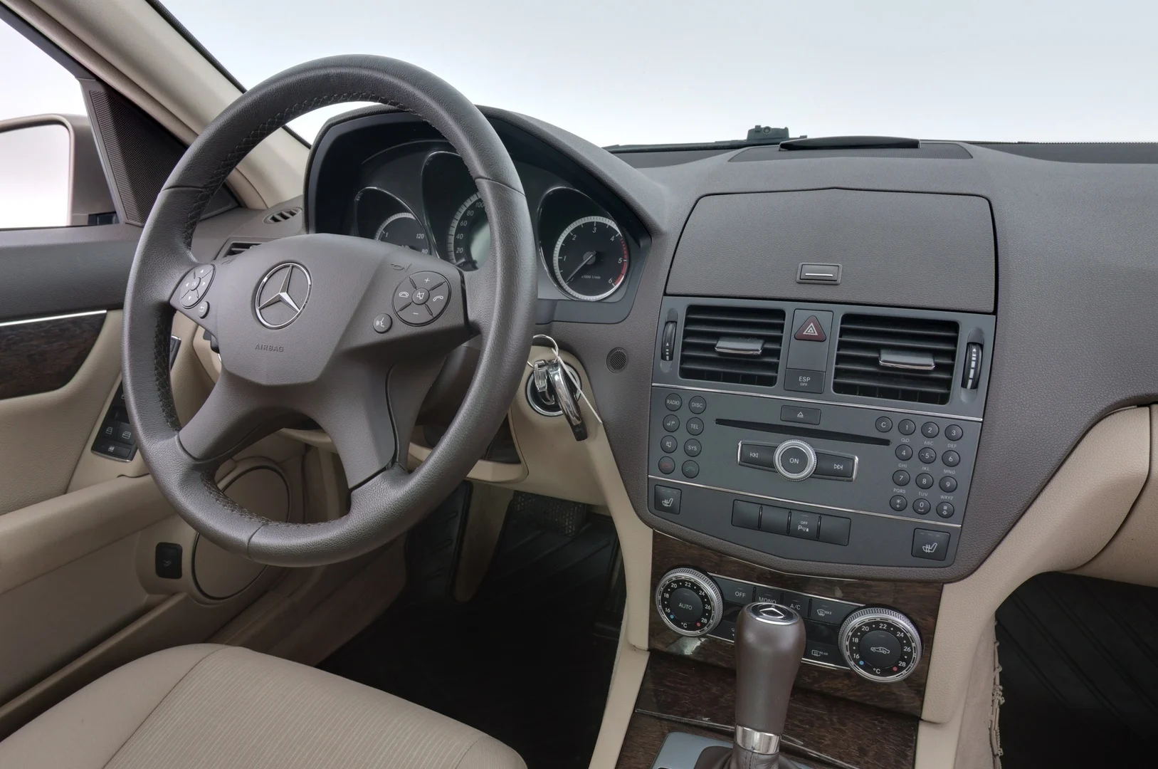 Car Image - 7zjQ7kQLMRtzqLKSXGvoUG