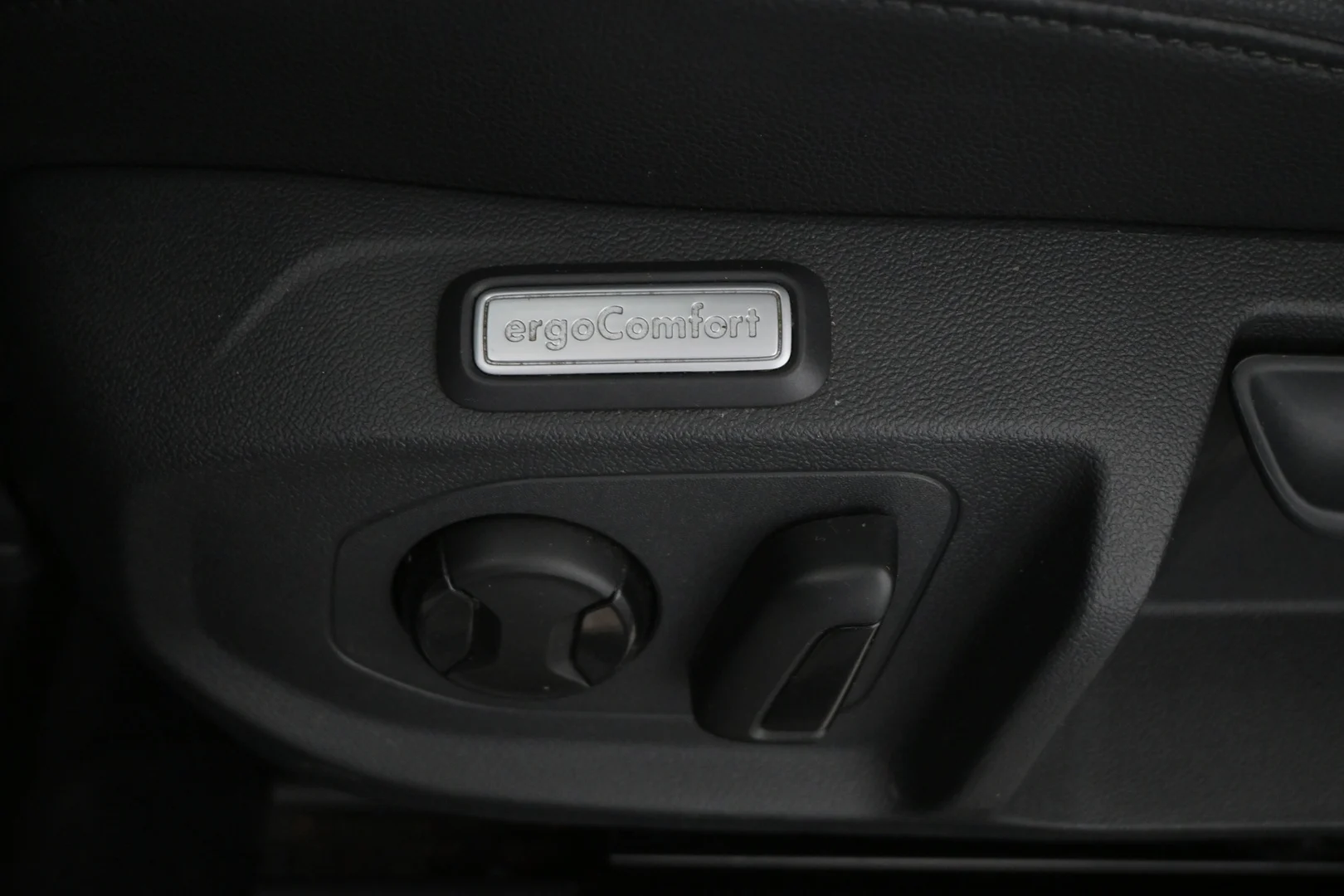 Car Image - 2uSetRmLrhgu4jQWtjDbEV