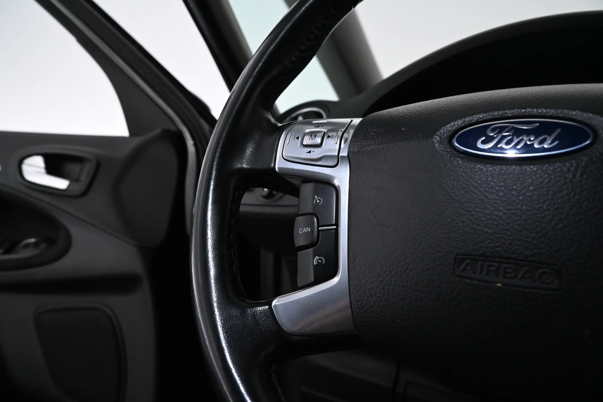 Car Image - 0j47KMCUyEObXx3jVf4Tu