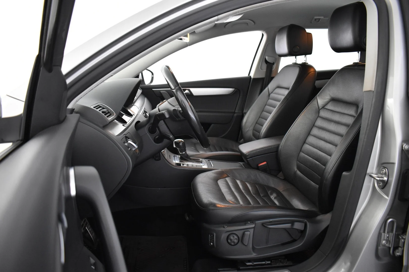 Car Image - 6I4f66zub3i7LExbnhjMRj