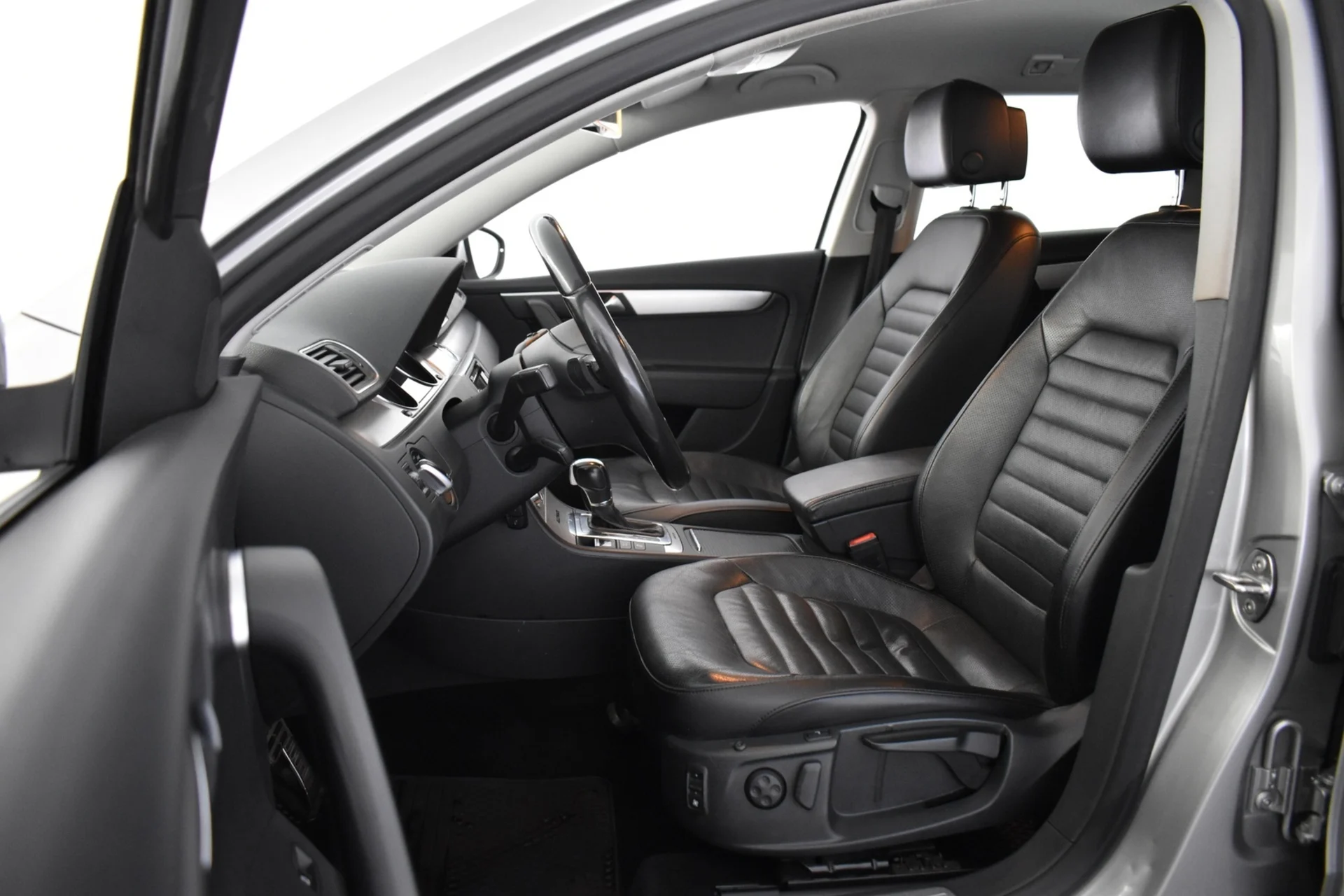 Car Image - 6I4f66zub3i7LExbnhjMRj