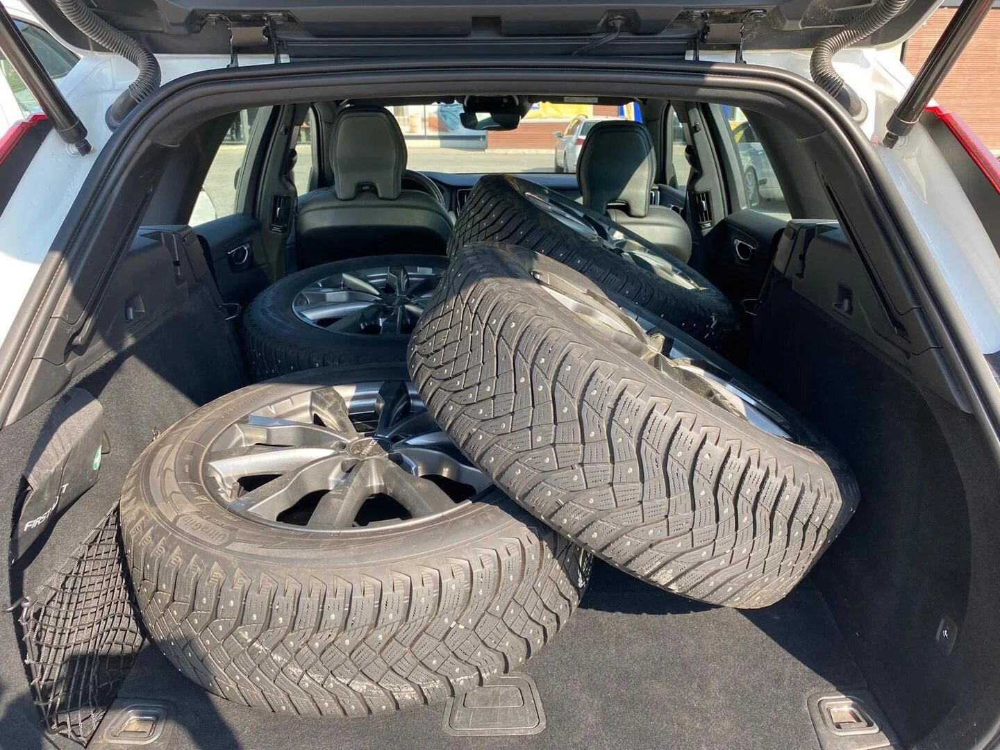 Car Image - 3i9jIYL9HMYPoygNi7hTtr