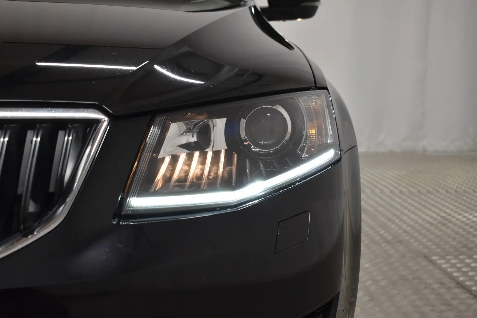 Car Image - 3I65Oqm6F3ZnylpySXjcoQ
