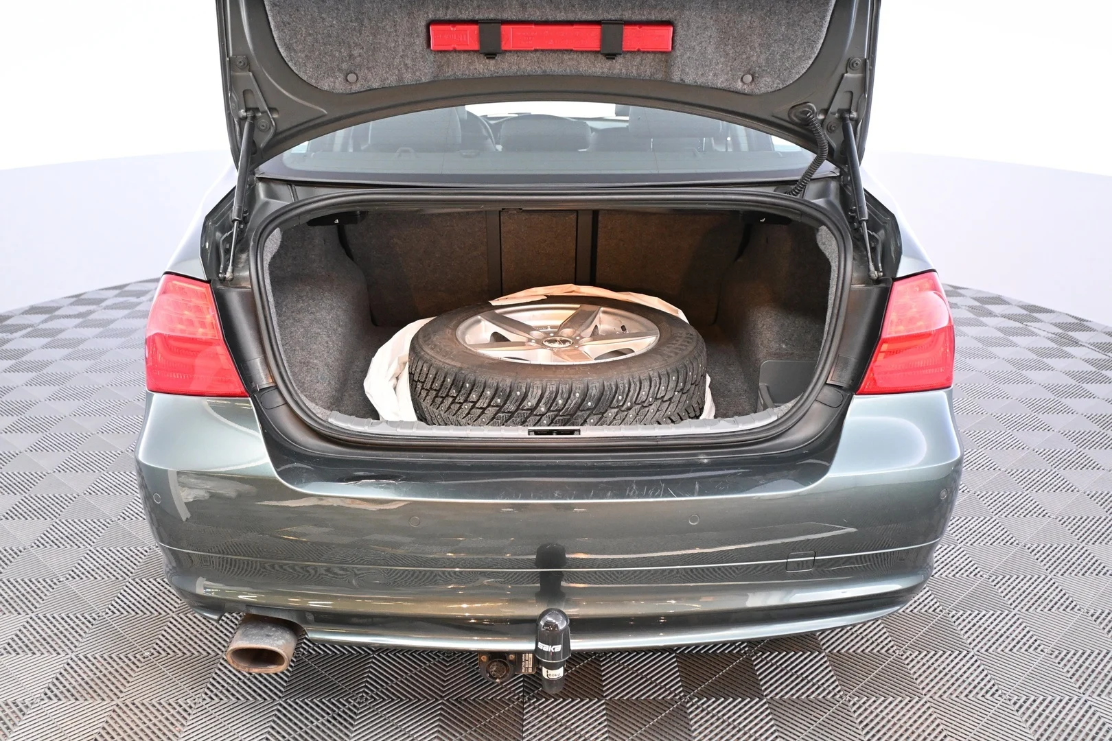 Car Image - 5WiIzuPiic4RwQ4A2IVXp