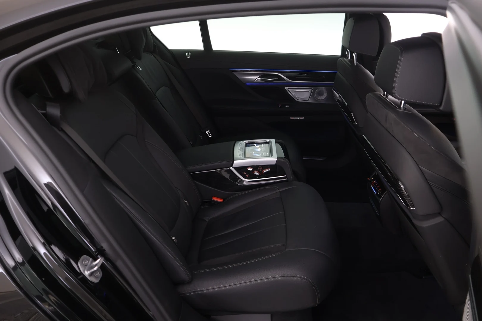 Car Image - liVEyLGqy73B1bmfjZ2No