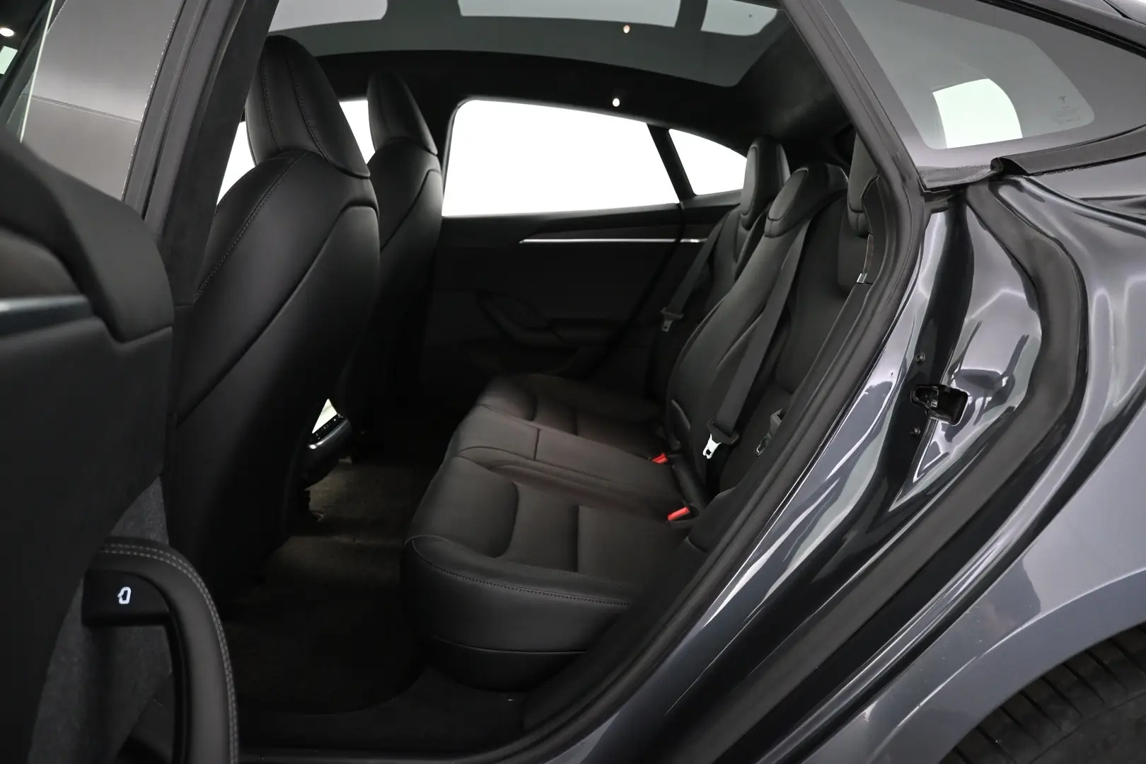 Car Image - 7kbRt0kGRE7isqF990QnTN