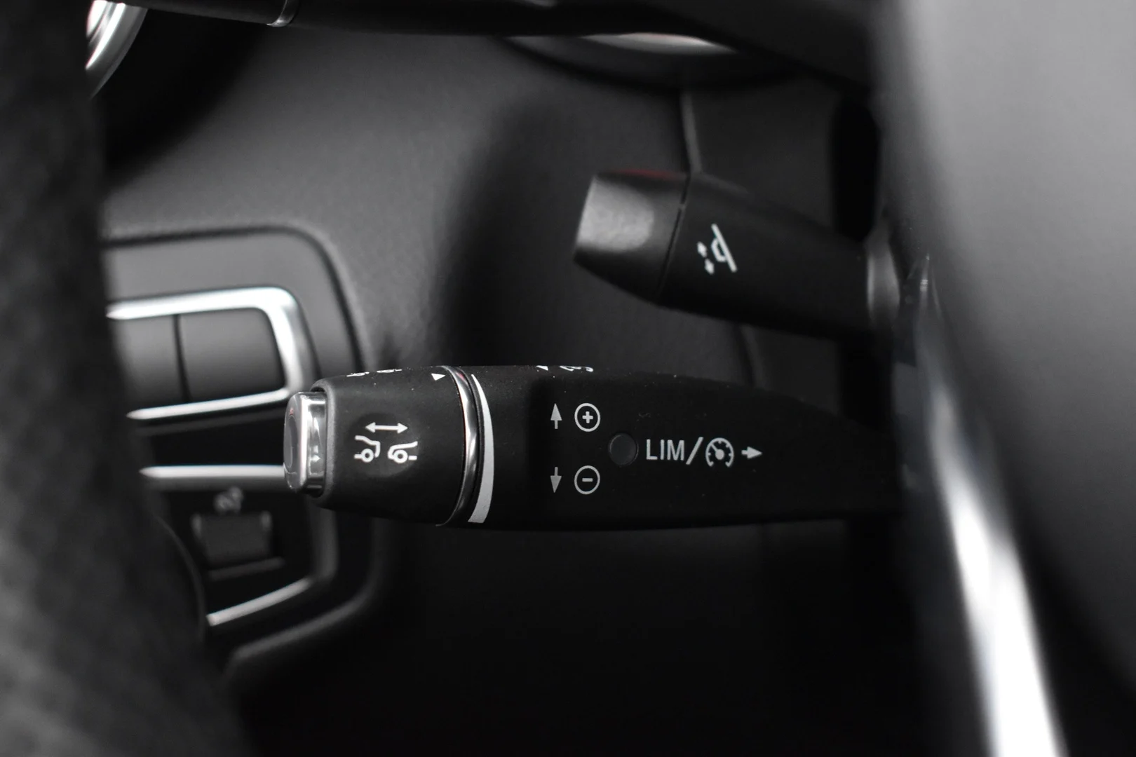 Car Image - 2kG9kUyFWZdt8Q61Ht7deN