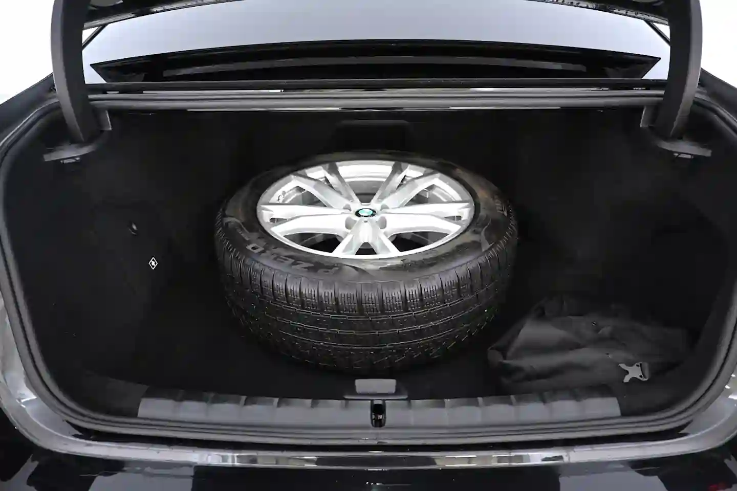 Car Image - 5az1c4F94aKq9M6FX9n1zt