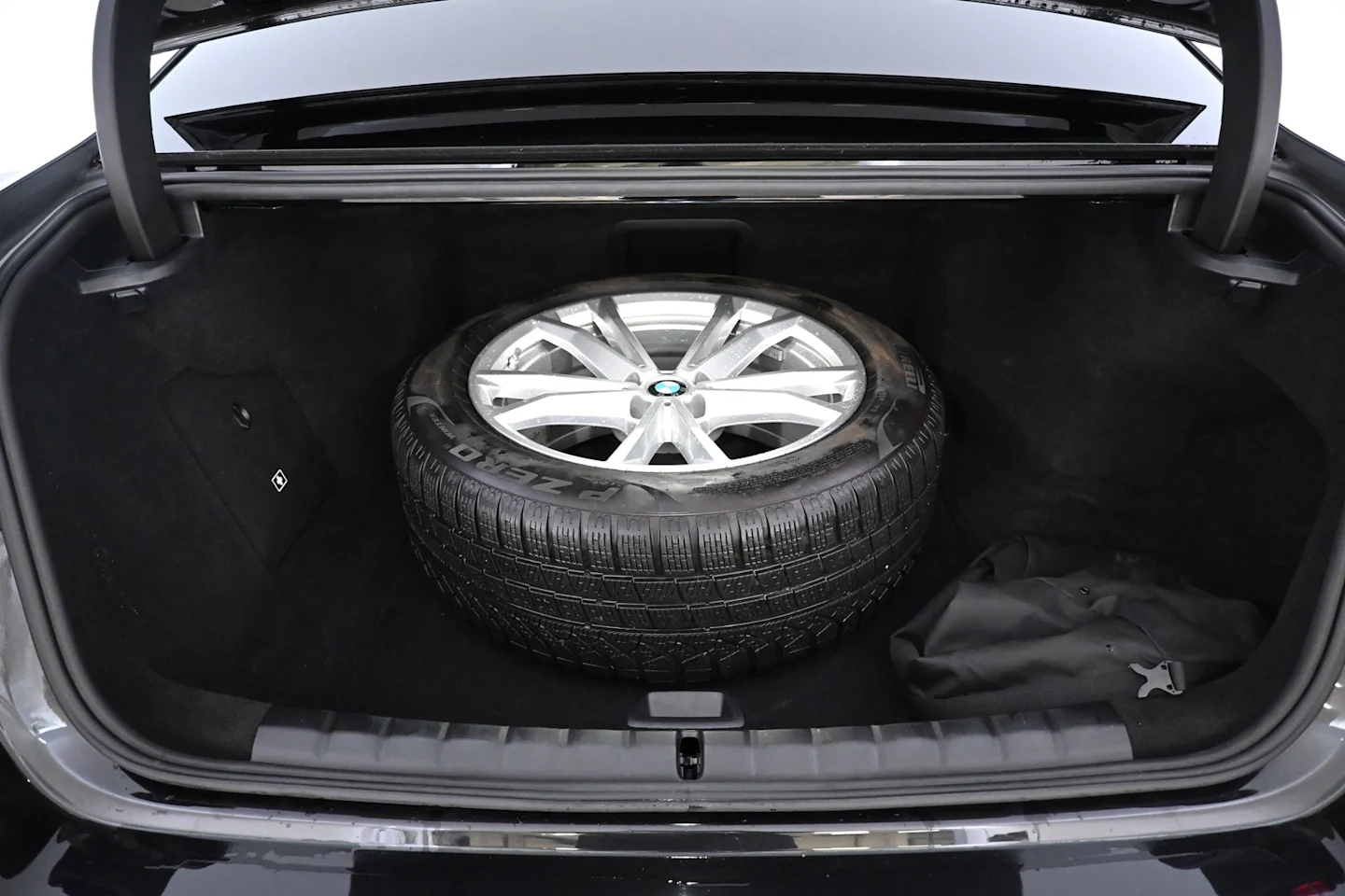 Car Image - 5az1c4F94aKq9M6FX9n1zt