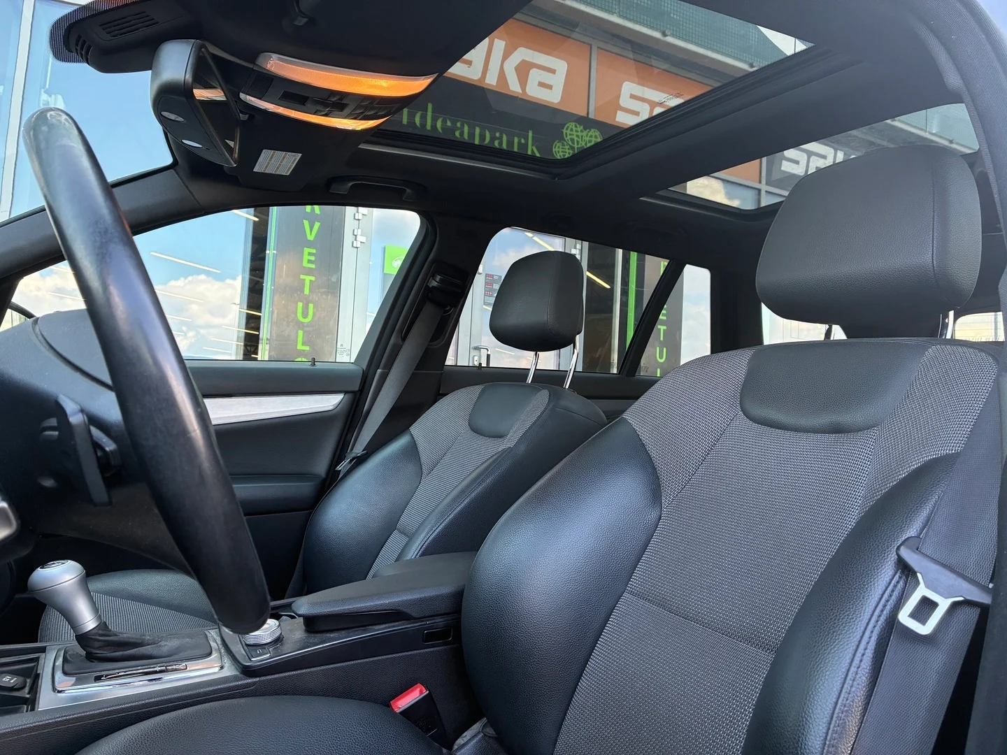 Car Image - 44ZbySEl7xmF8zj8t18bZp