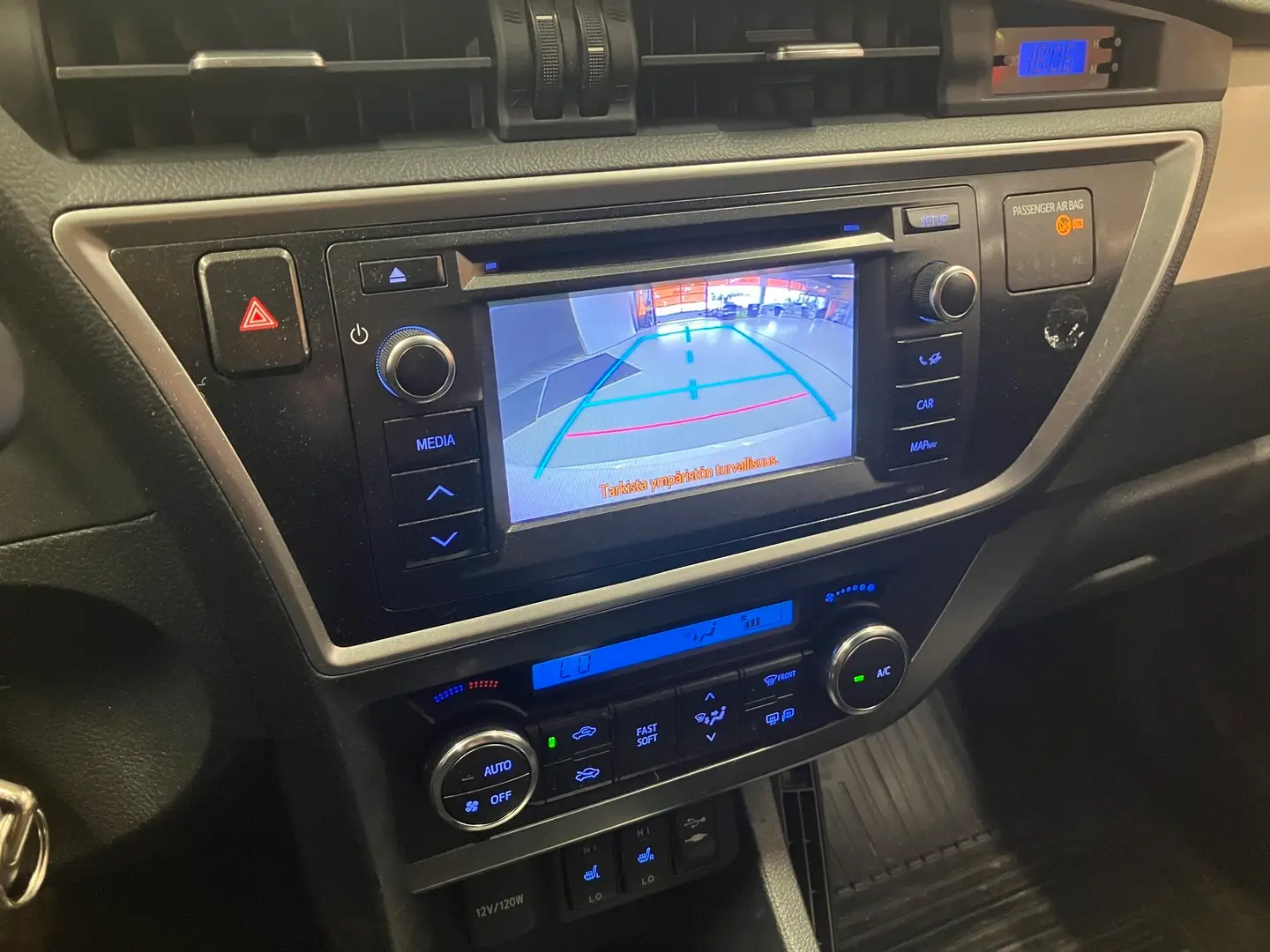 Car Image - 2pzL3Fp15PlvBHNJrLXWDV