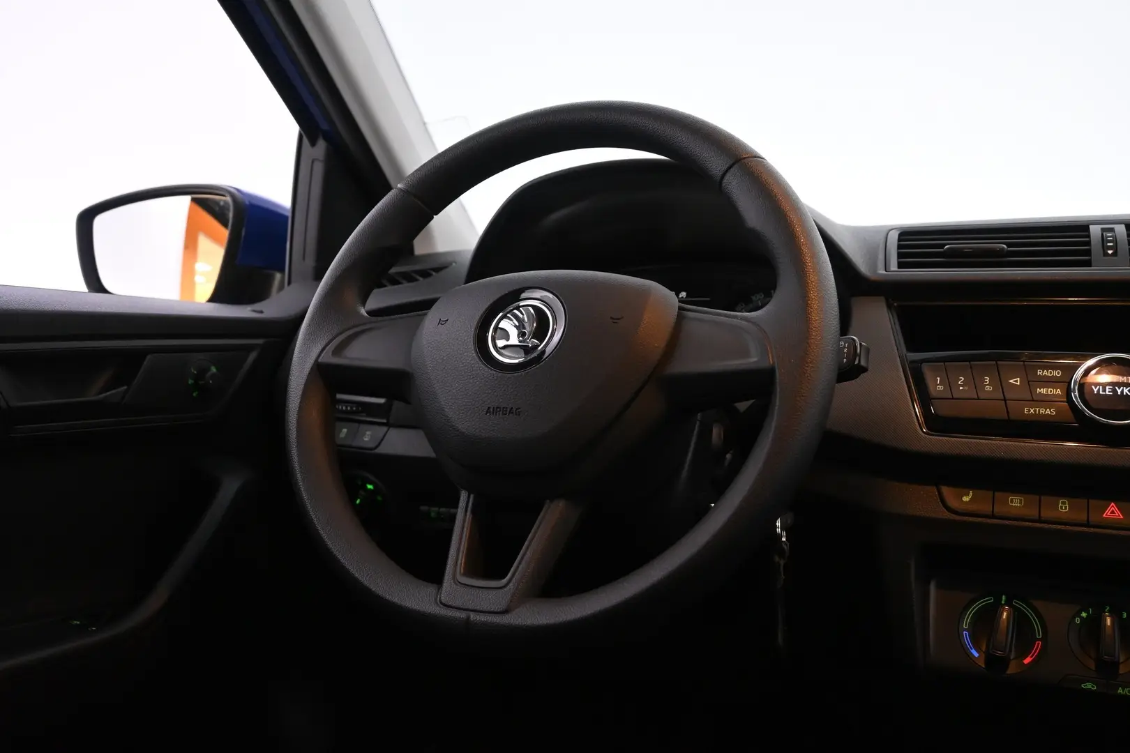 Car Image - 70rtgZvmwRd6nciwfT3hl0