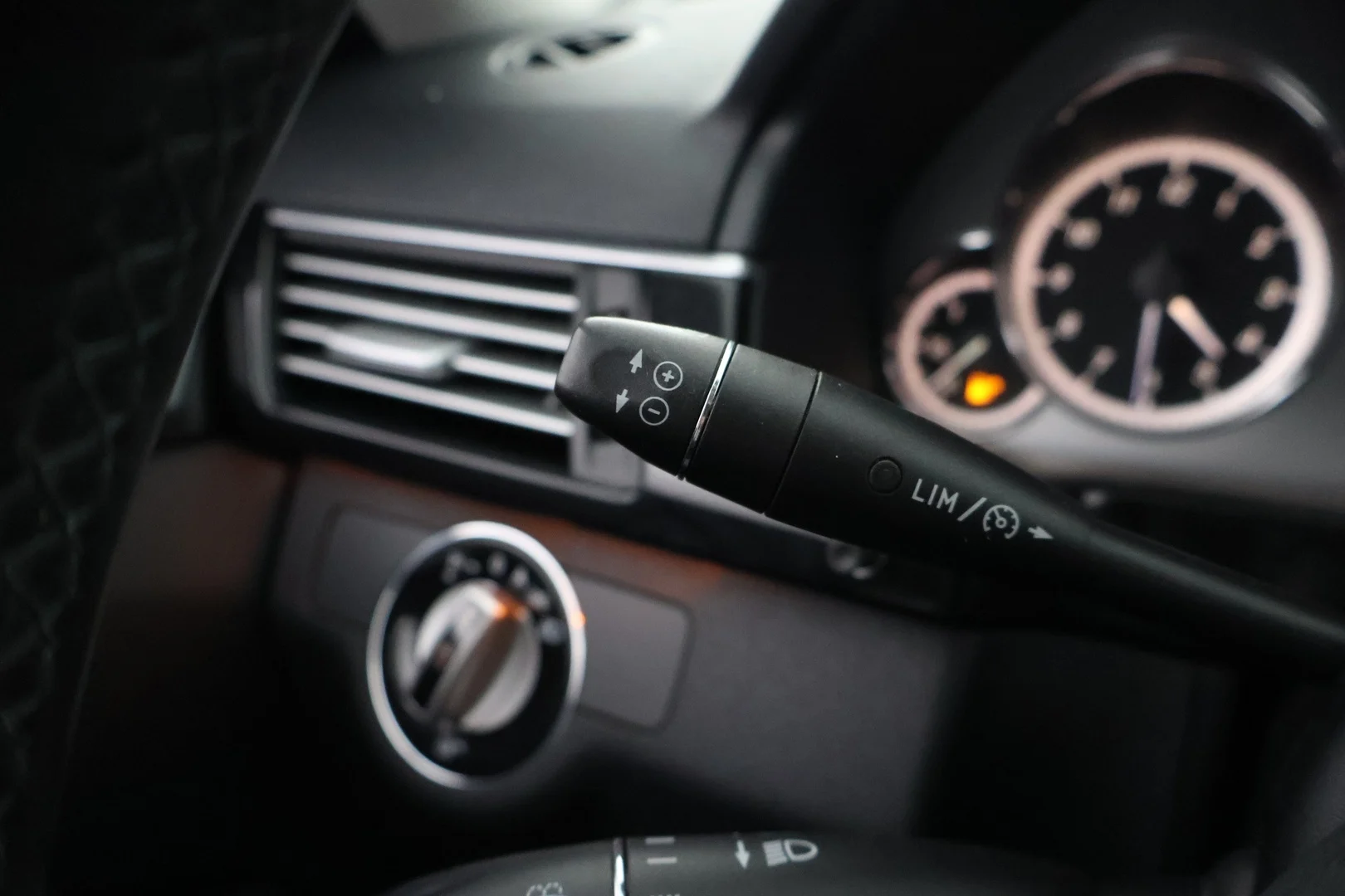 Car Image - 30kWC50iPk6TROSFGlEKcZ