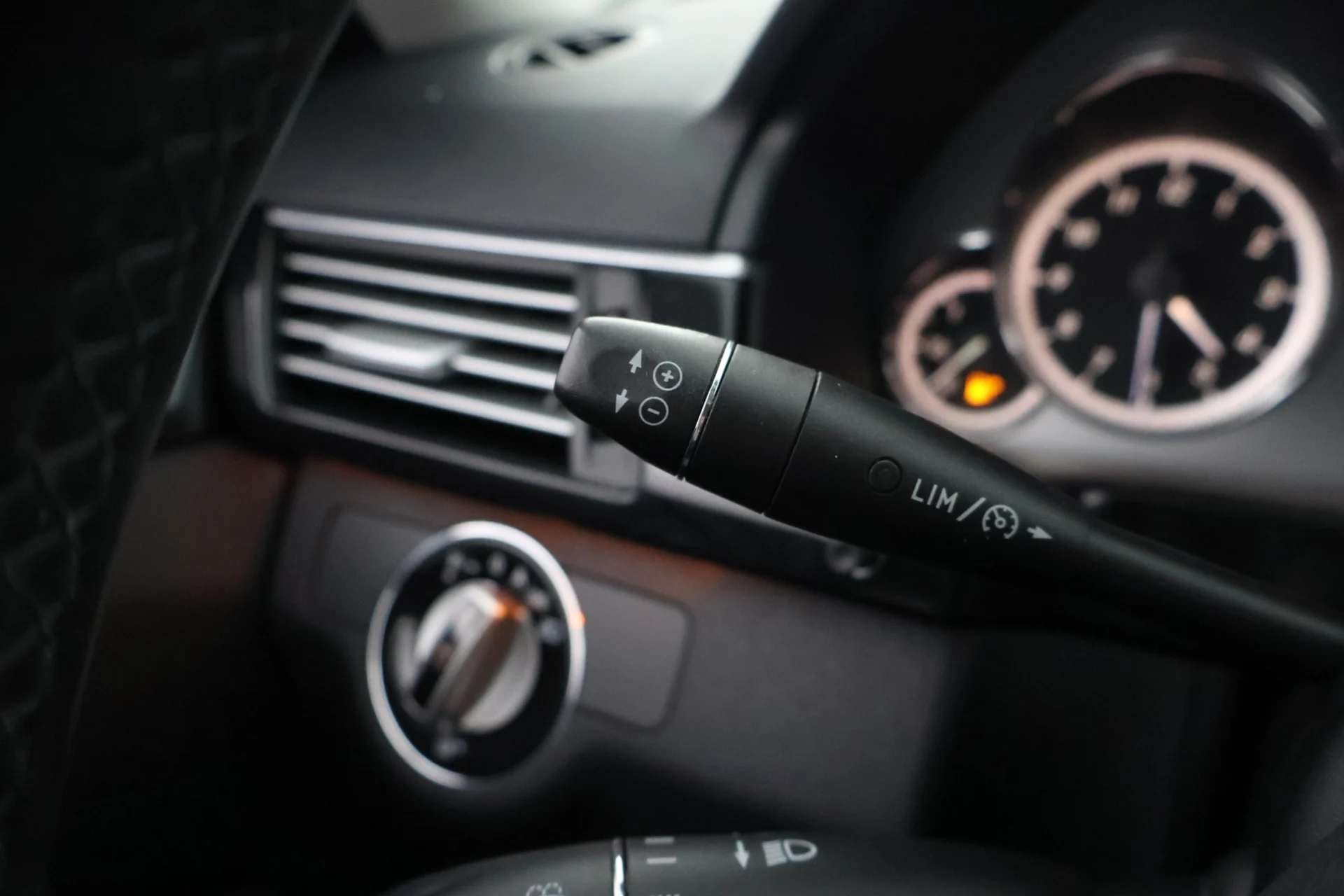 Car Image - 30kWC50iPk6TROSFGlEKcZ