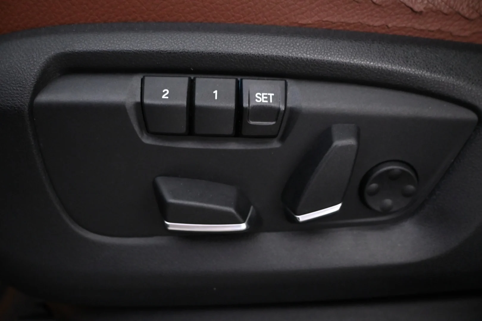 Car Image - 3IO6ahI4NaZ3SiA1YYXuq4