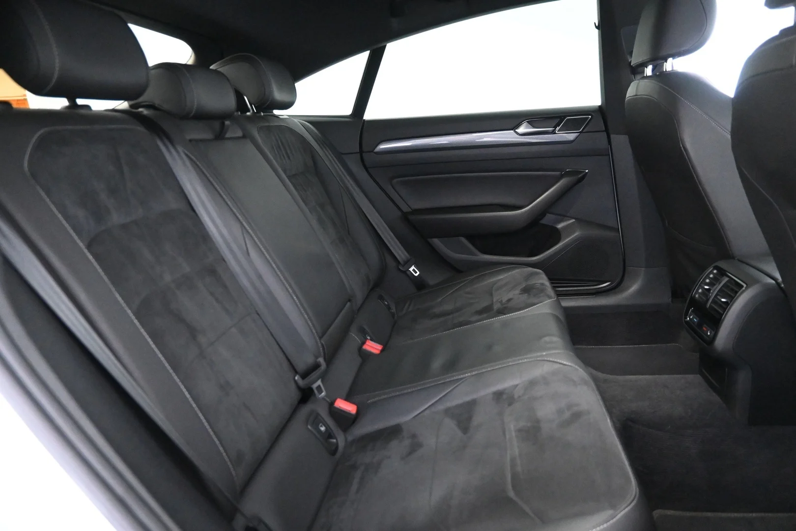 Car Image - 2O4giZZMXZFuMQ8SYxlI6s