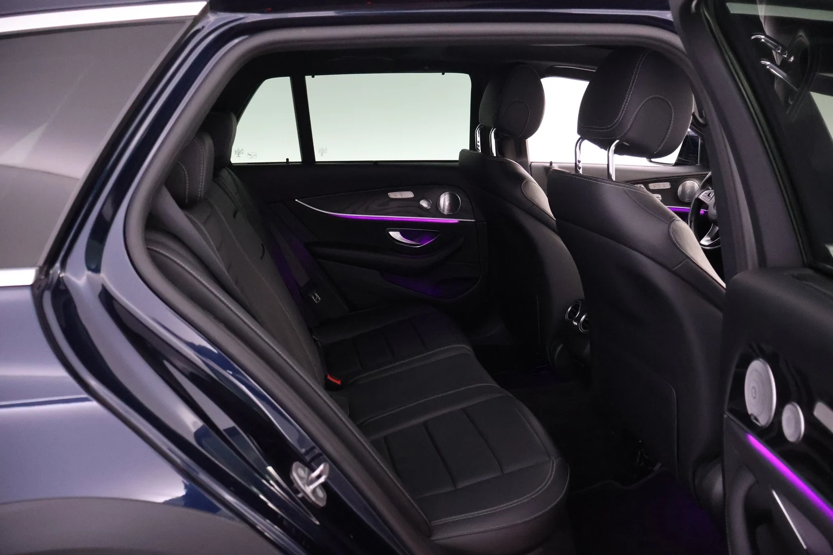 Car Image - 4Q6eMhsxFGzJGfVZ211ngx