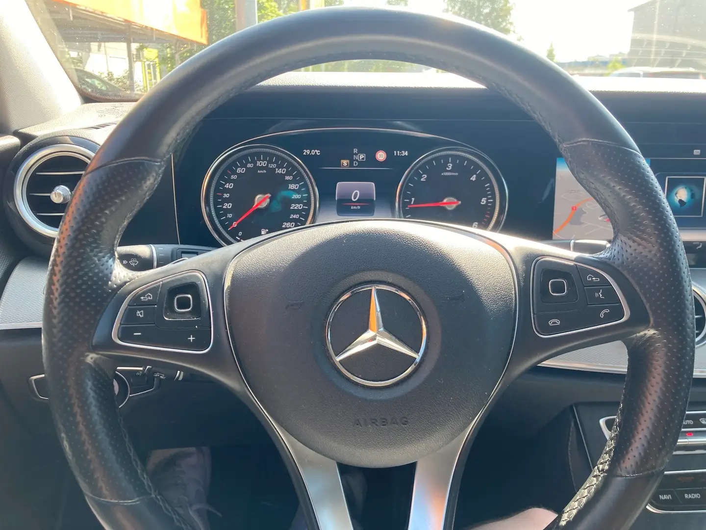 Car Image - 12Cmnh8GlDKHN09NNwd4Xy