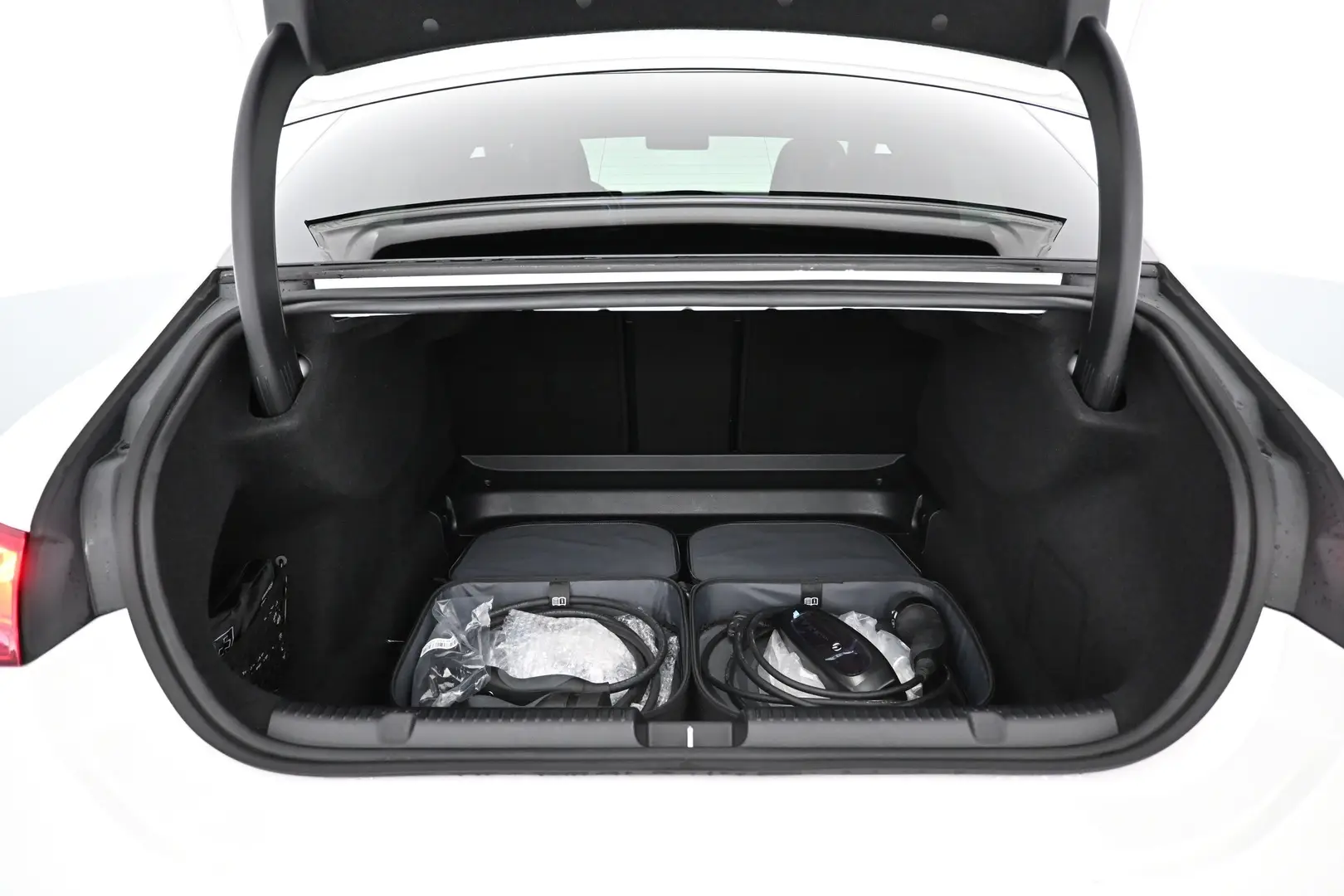 Car Image - 4qCFsJLHEQYdMk4gBM8ISd