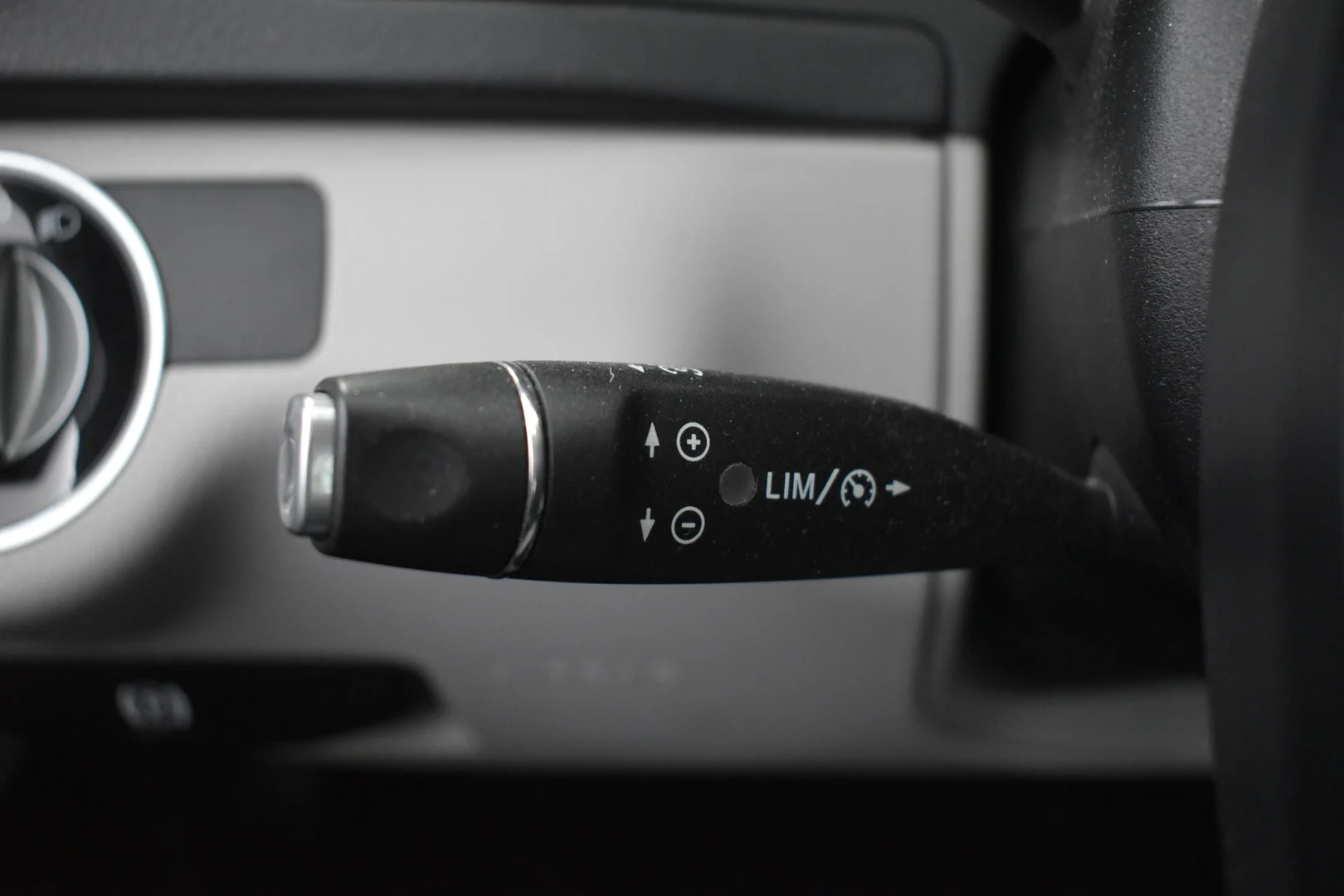 Car Image - 2dhB1mK3ZVHQYd18Y60XqO