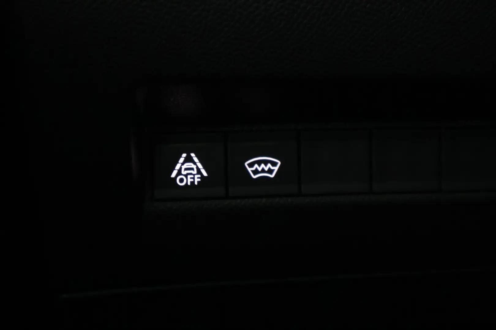 Car Image - 6S34k6pvZUBxk4naVqWSOq
