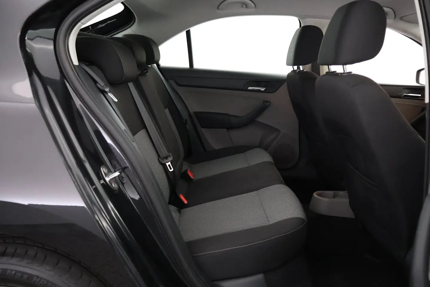 Car Image - 14LJBjdppavA5XptYf4ZUi